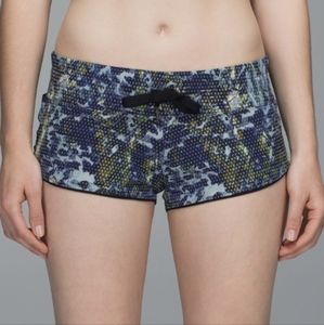 Lululemon Water: Surf Short Floral Sport White Multi / Black